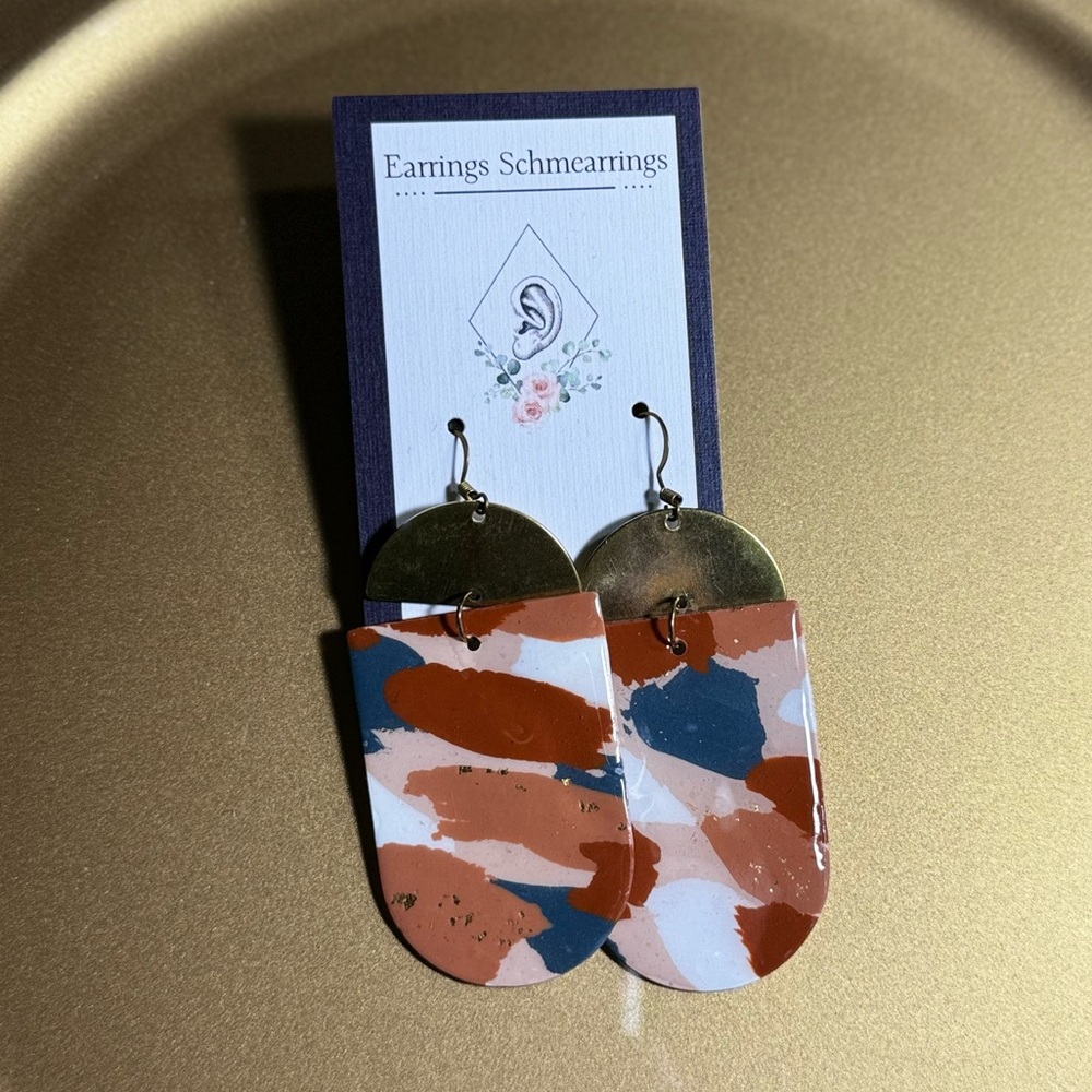Woman’s polymer & resin earrings